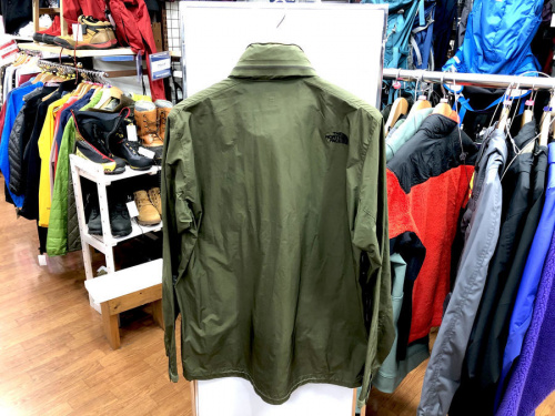 ジャケットのTHE NORTH FACE