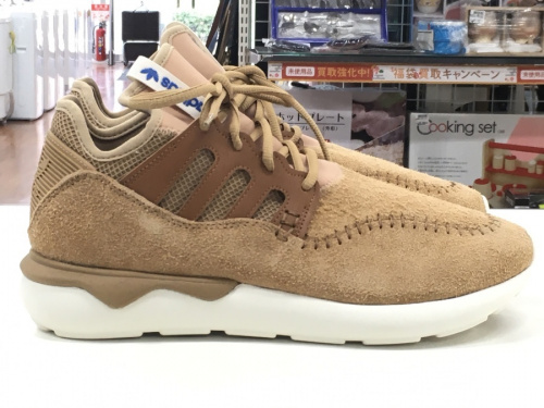 スニーカーのadidas