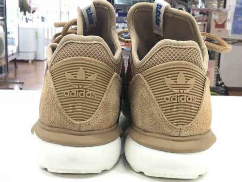 adidasのアディダス