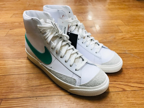 スニーカーのナイキ