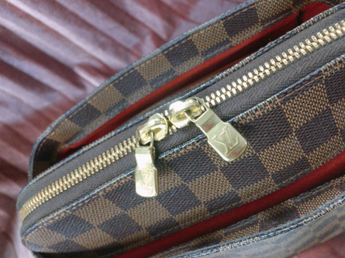 バッグのLOUIS VUITTON