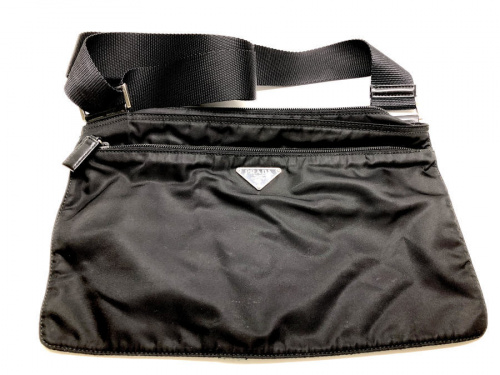 バッグのPRADA