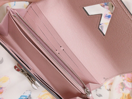長財布のLOUIS VUITTON