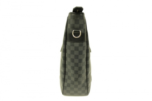 トートバッグのLOUIS VUITTON