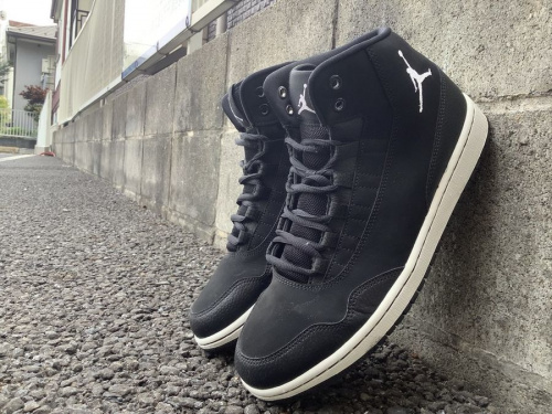 靴のスニーカー