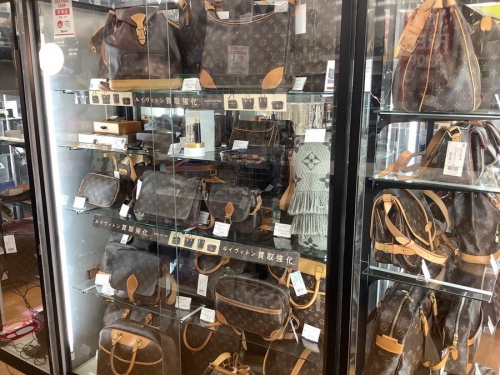 バッグの財布