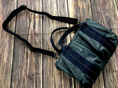 バッグのショルダーバッグ