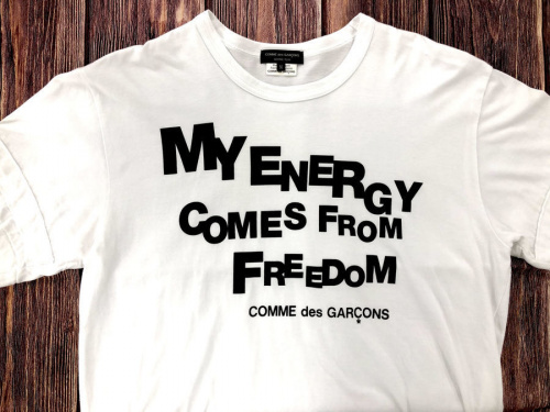 シャツのTシャツ
