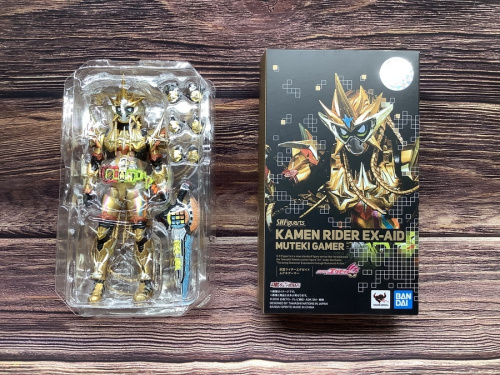 フィギュアの仮面ライダーエグゼイド ムテキゲーマー