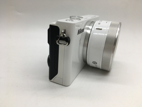 ミラーレス一眼カメラ ダブルレンズのNikon