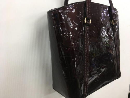 トートバッグのLOUIS VUITTON