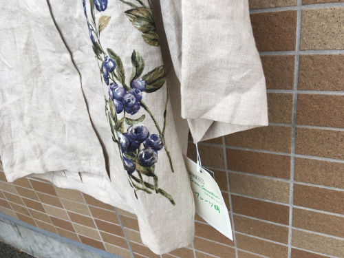 半袖スタンドカラーリネンブラウスのBASILE 28