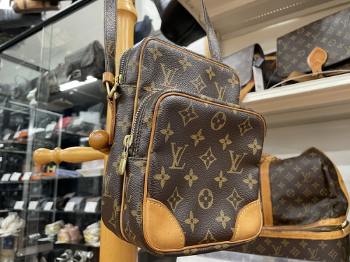 ショルダーバッグのLOUIS VUITTON