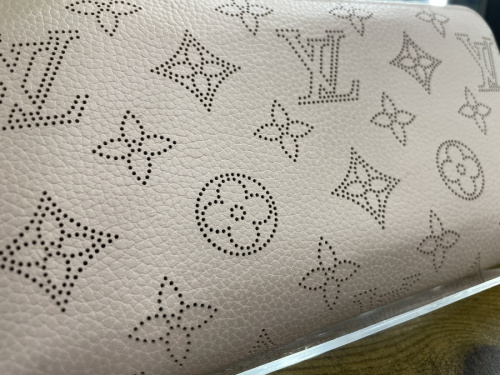 ジッピーウォレットのLOUIS VUITTON
