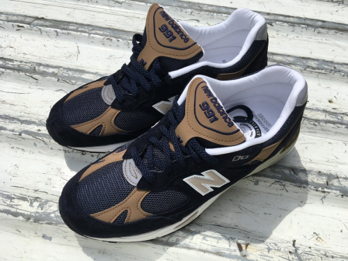スニーカーのNEW BALANCE