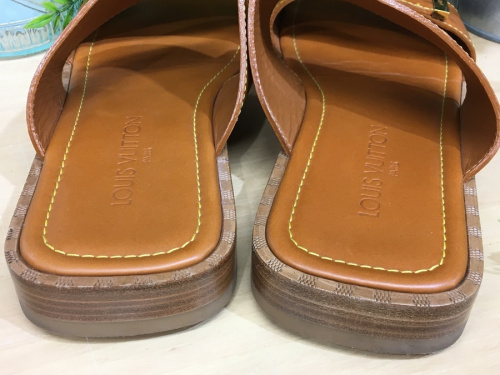 レザーサンダルのLOUIS VUITTON