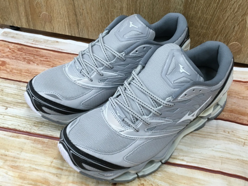 スニーカーのMIZUNO