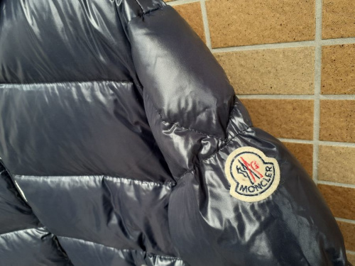 ダウンジャケットのMONCLER