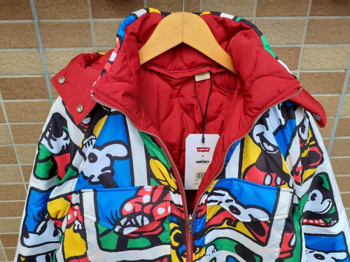 中綿コートのLevi's