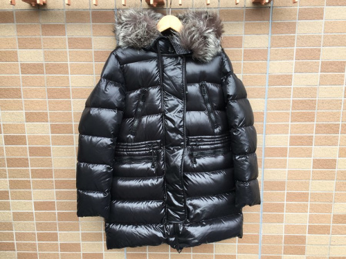 ダウンコートのモンクレール　中古