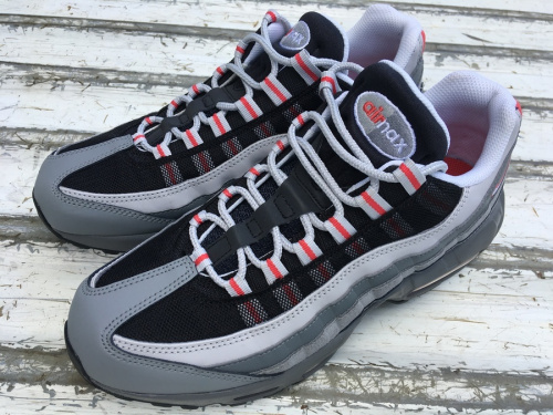 メンズファッションのスニーカー