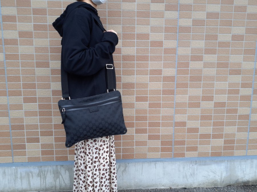 バッグのショルダーバッグ