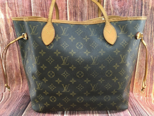 バッグのLOUIS VUITTON