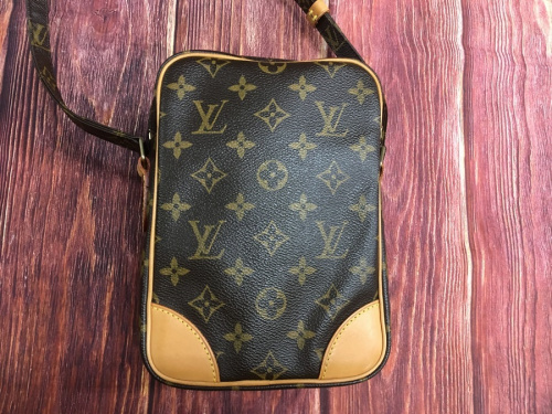 LOUIS VUITTONのアマゾン