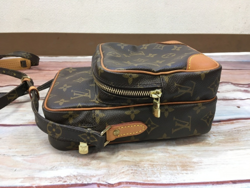 ショルダーバッグのLOUIS VUITTON