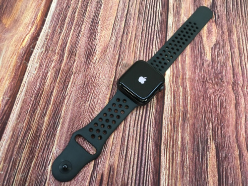 スマートウォッチのApple Watch NIKE SE GPSモデル