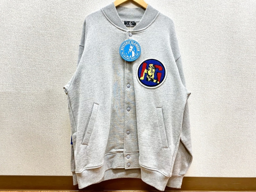 ジャケットのワッペン付ジャケット