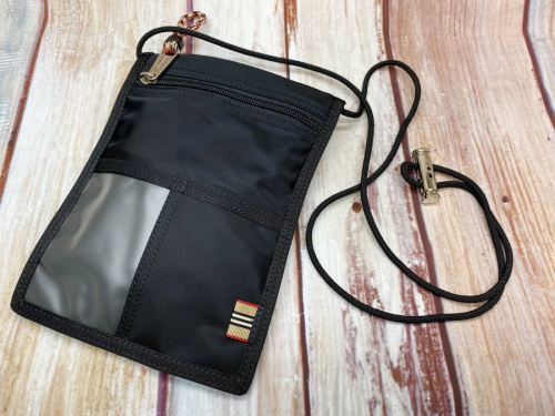 フォンケース・ランヤードのBURBERRY