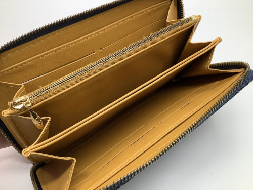 ラウンドファスナー財布のLOUIS VUITTON