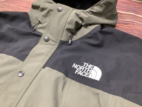 マウンテンライトジャケットのTHE NORTH FACE