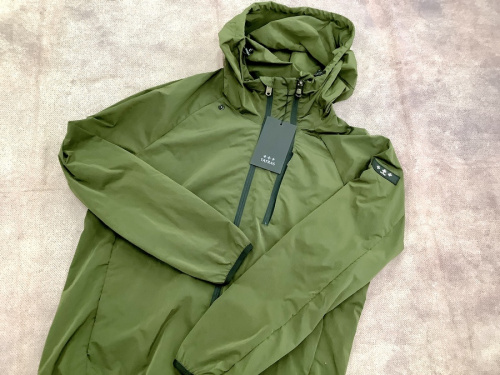 トップスのジャケット