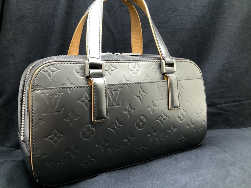 バッグ・財布のモノグラム