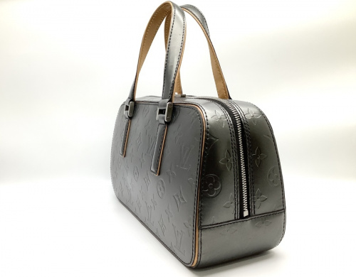 ワンショルダーのLOUIS VUITTON