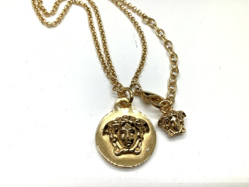ネックレスのVERSACE