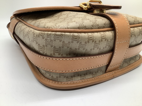 ショルダーバッグのCELINE