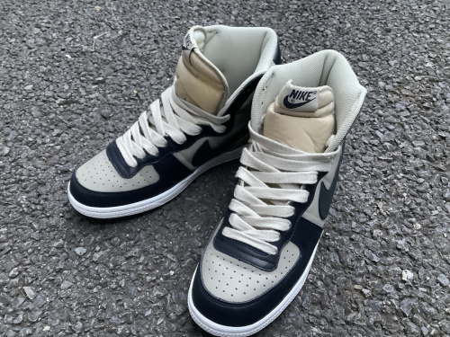 スニーカーのNIKE