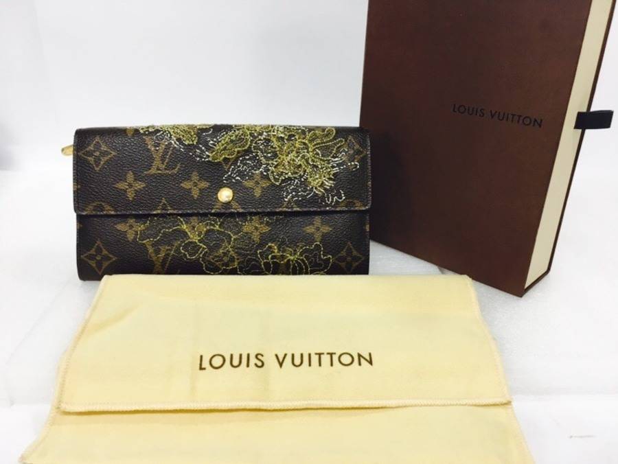 LOUIS VUITTON(ルイ ヴィトン)の刺繍入り二つ折り長財布買取致し