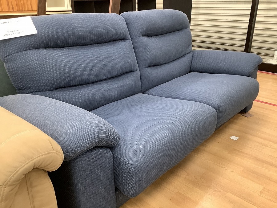 地域最大級中古家具!!】ブルーの布地ソファーが入荷いたしました 