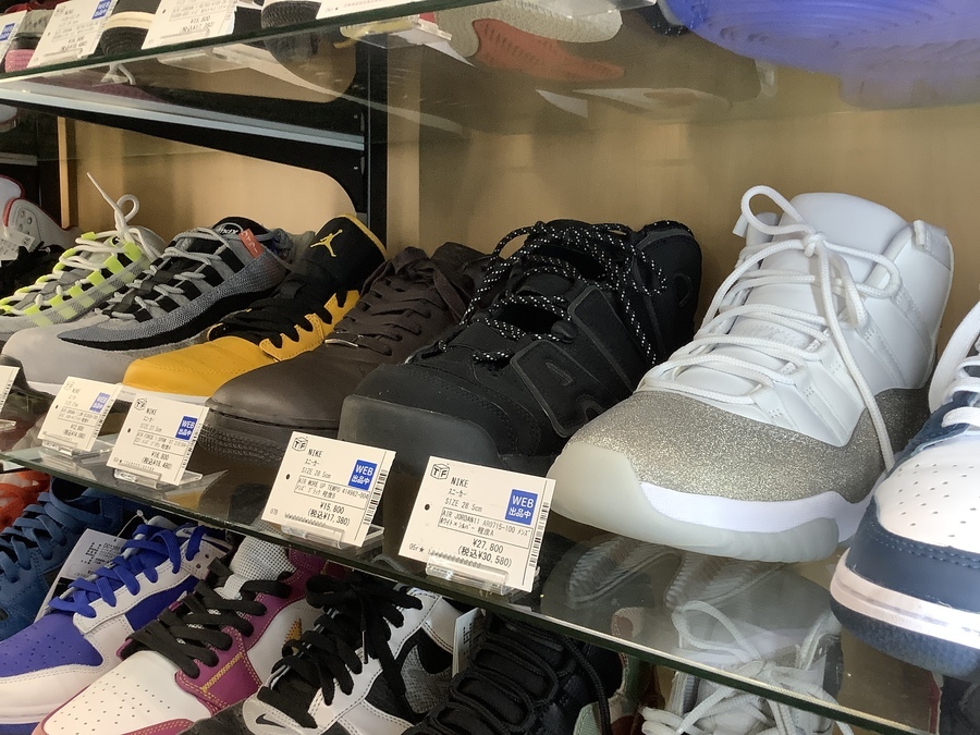スニーカー買取強化中!!】NEWBALANCE人気の2002シリーズ入荷しま