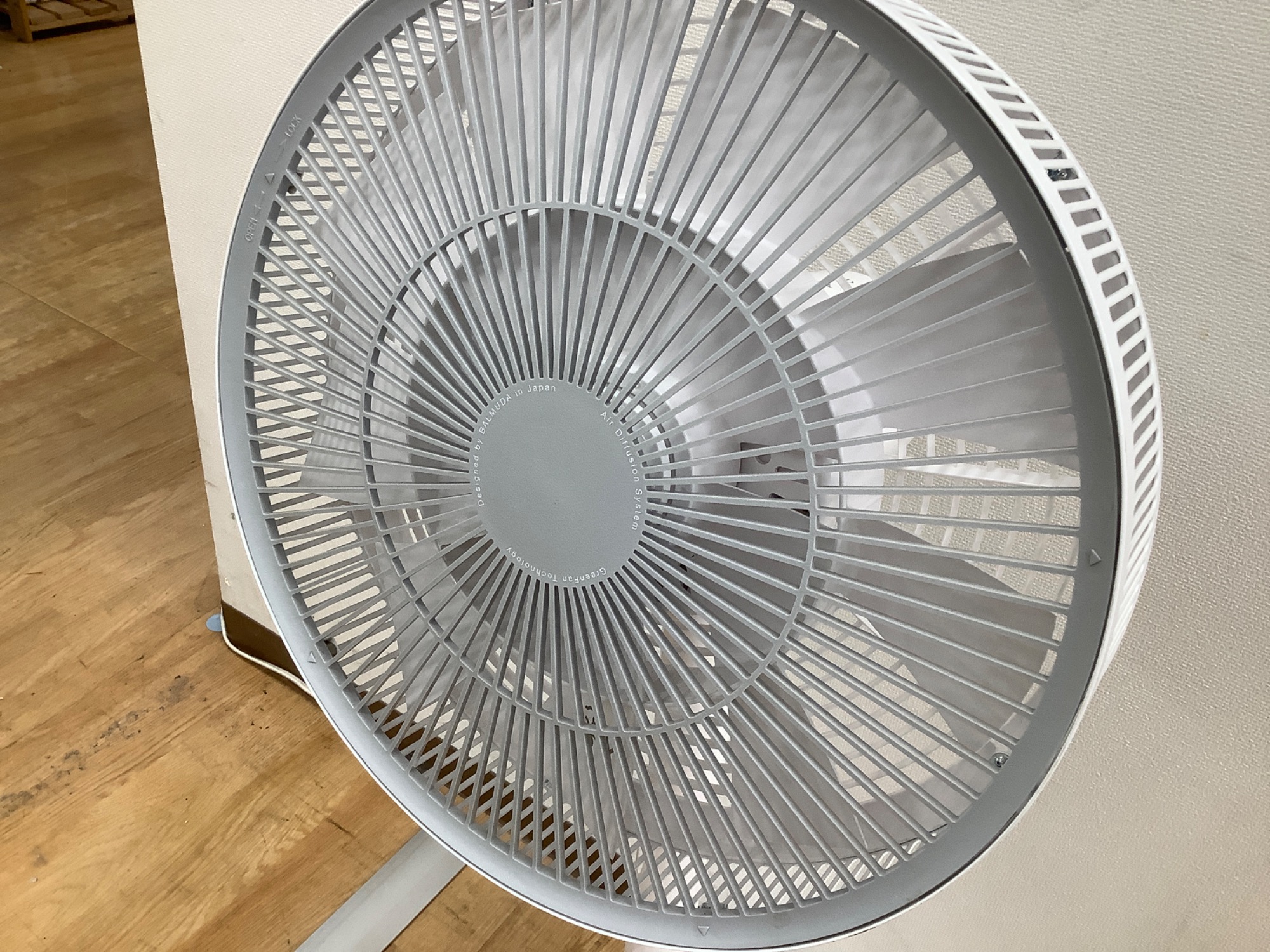 【トレファク神戸新長田】MITSUBISHIの2018年製扇風機です!【取りに来れる方限定】 夏物家電最大展示中！】BALMUDA(バルミューダ)より扇風機のご