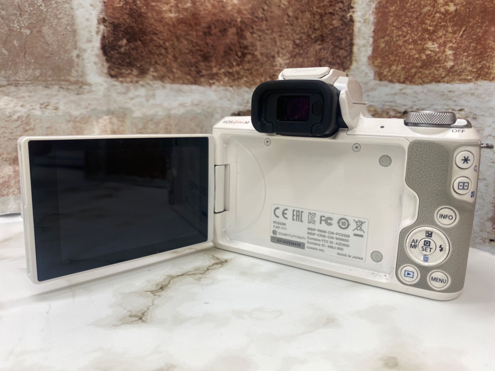 カメラ・ビデオカメラ買取強化中！！】Canon EOS Kiss mミラーレス一眼