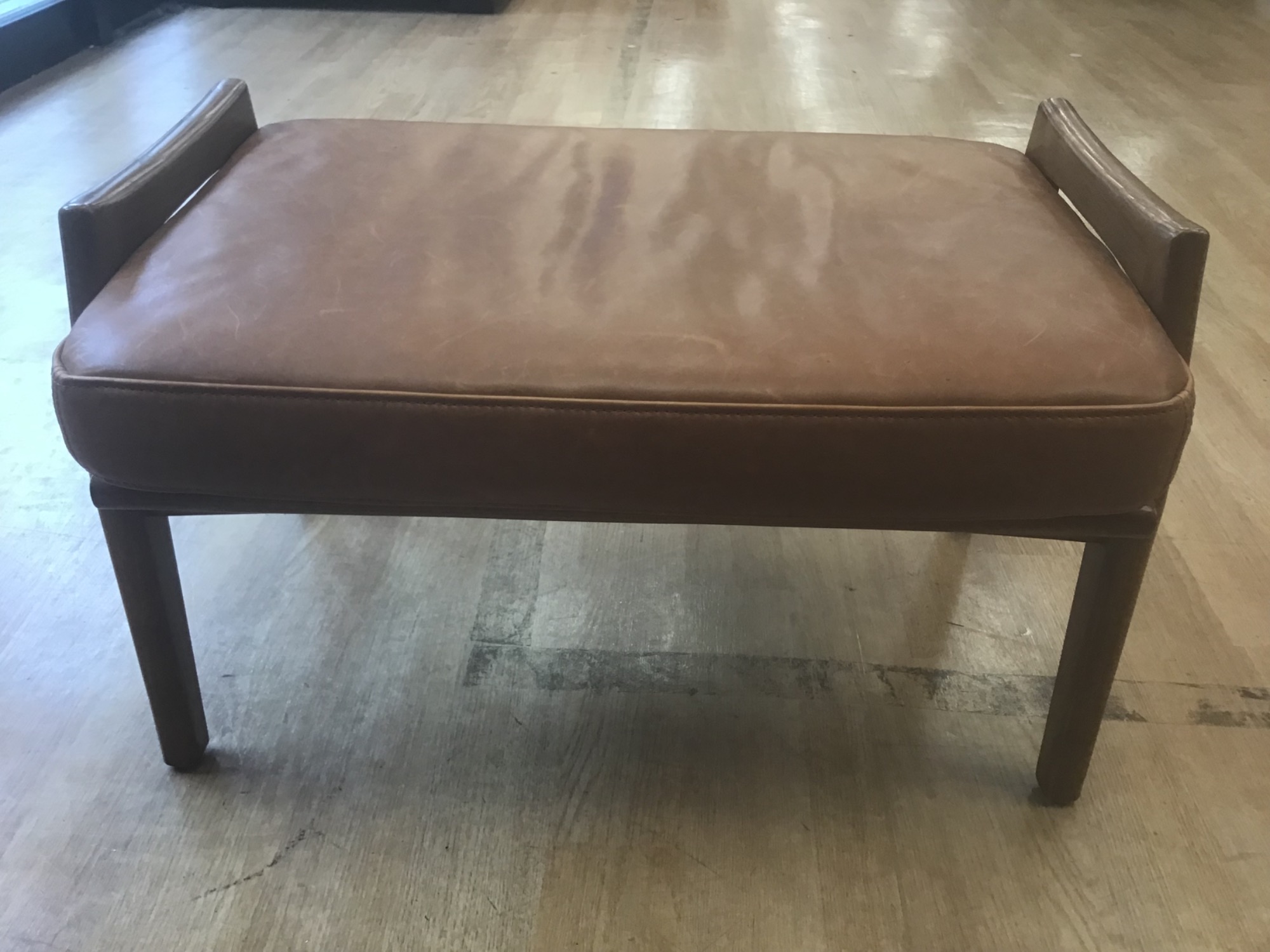 家具買取強化中！！】ACME Furniture(アクメファニチャー)のオットマン