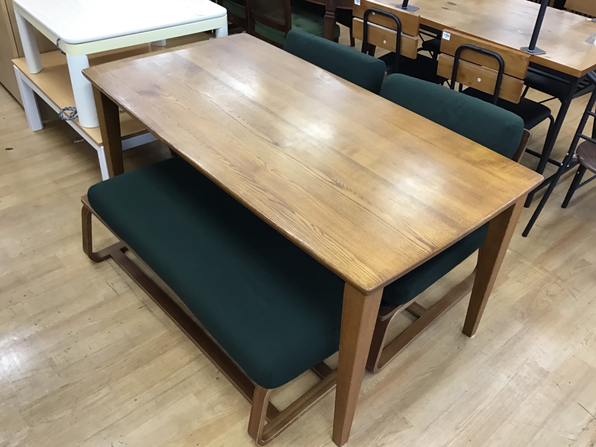 ニトリ美品 ファブリックダイニングテーブル/ベンチ/チェアx2点 計4点セット ニトリ美品 ファブリックダイニングテーブル/ベンチ/チェアx2点 計4点