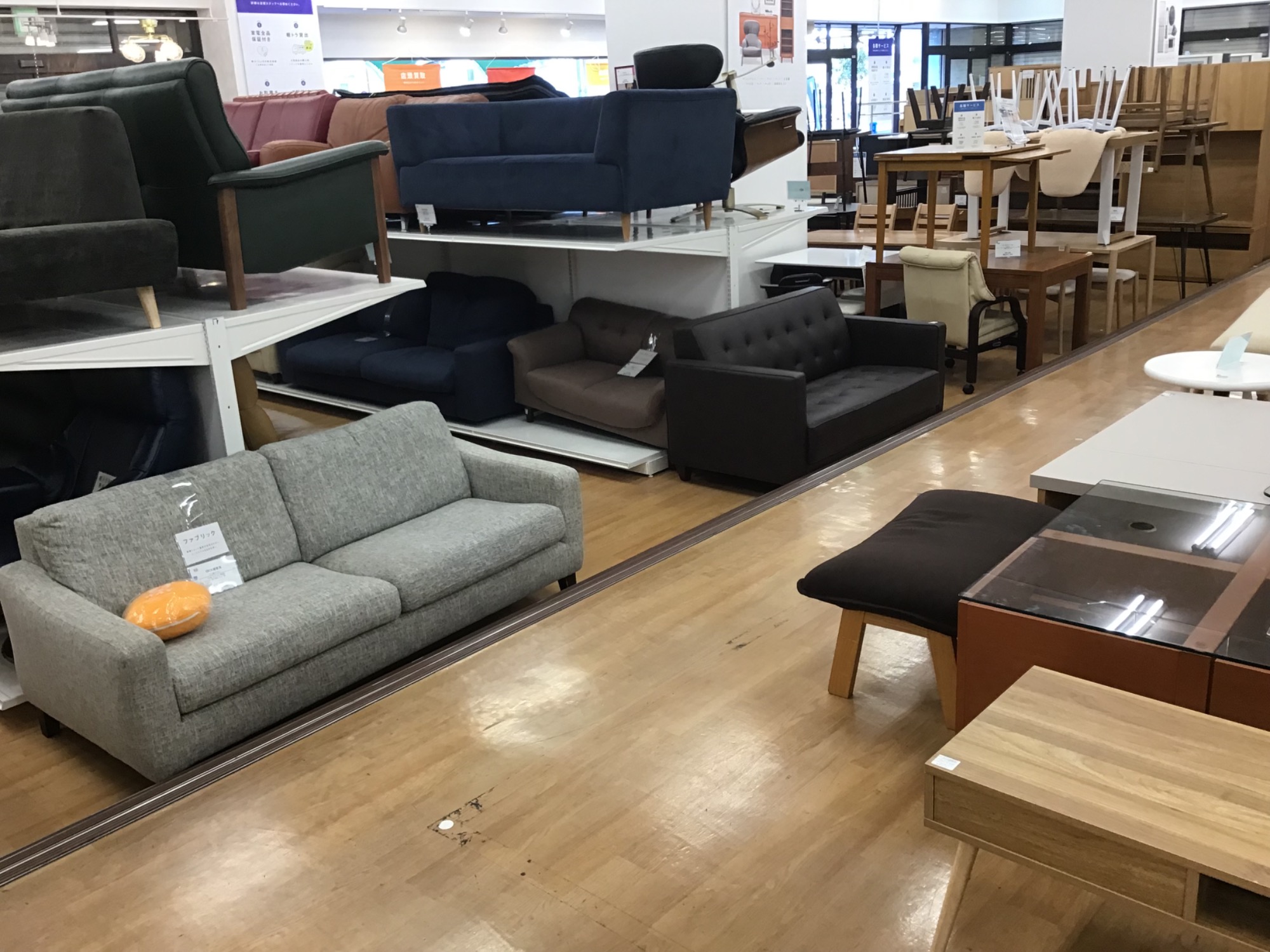 兵庫 神戸 新長田駅から近く！？】トレファク神戸新長田店の家具売場の