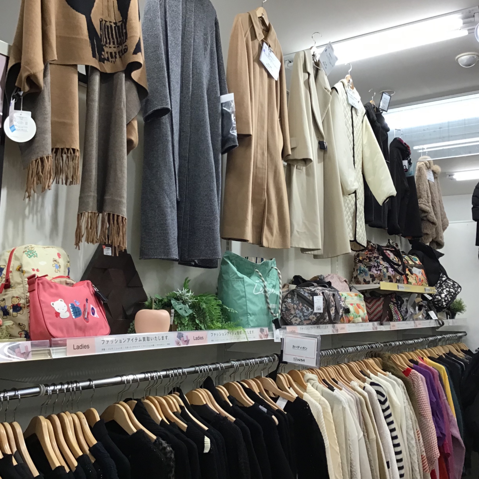 JR新長田駅徒歩5分♪駅近です！！】冬物衣類大量入荷中です！！冬物