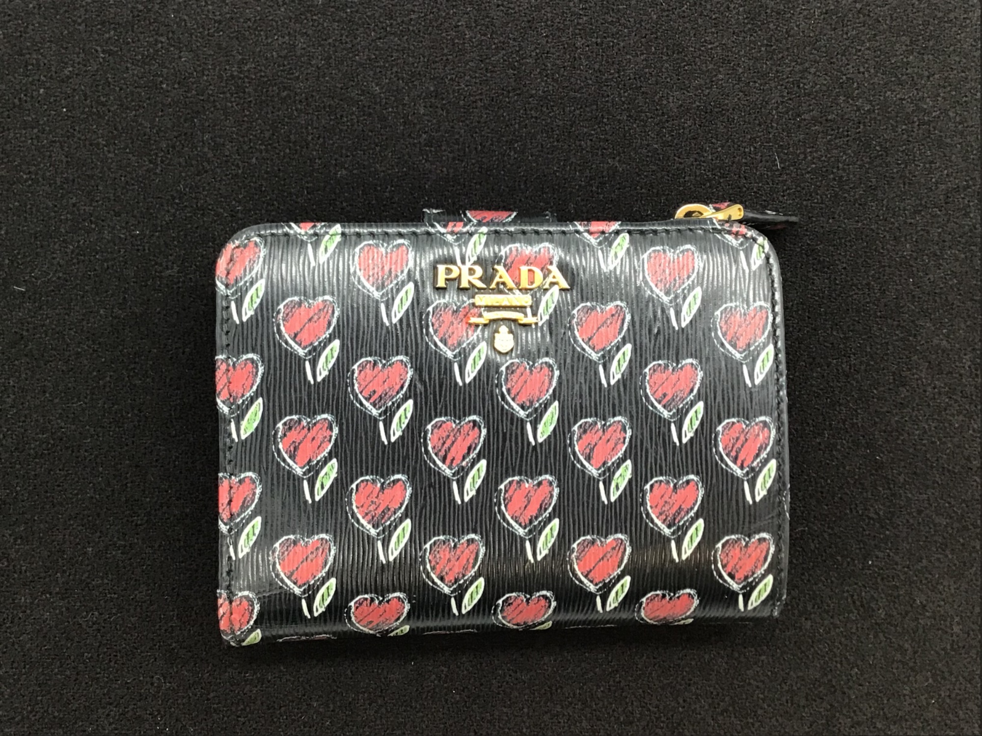 CHANEL・LOUIS VUITTON ・PRADA買取強化中！！】PRADA(プラダ)財布入荷